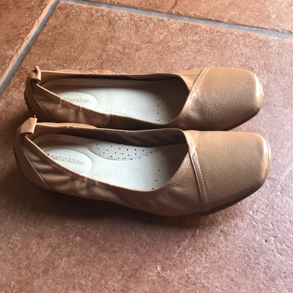 Naturalizer tan leather ballet flats  size 9.5WW